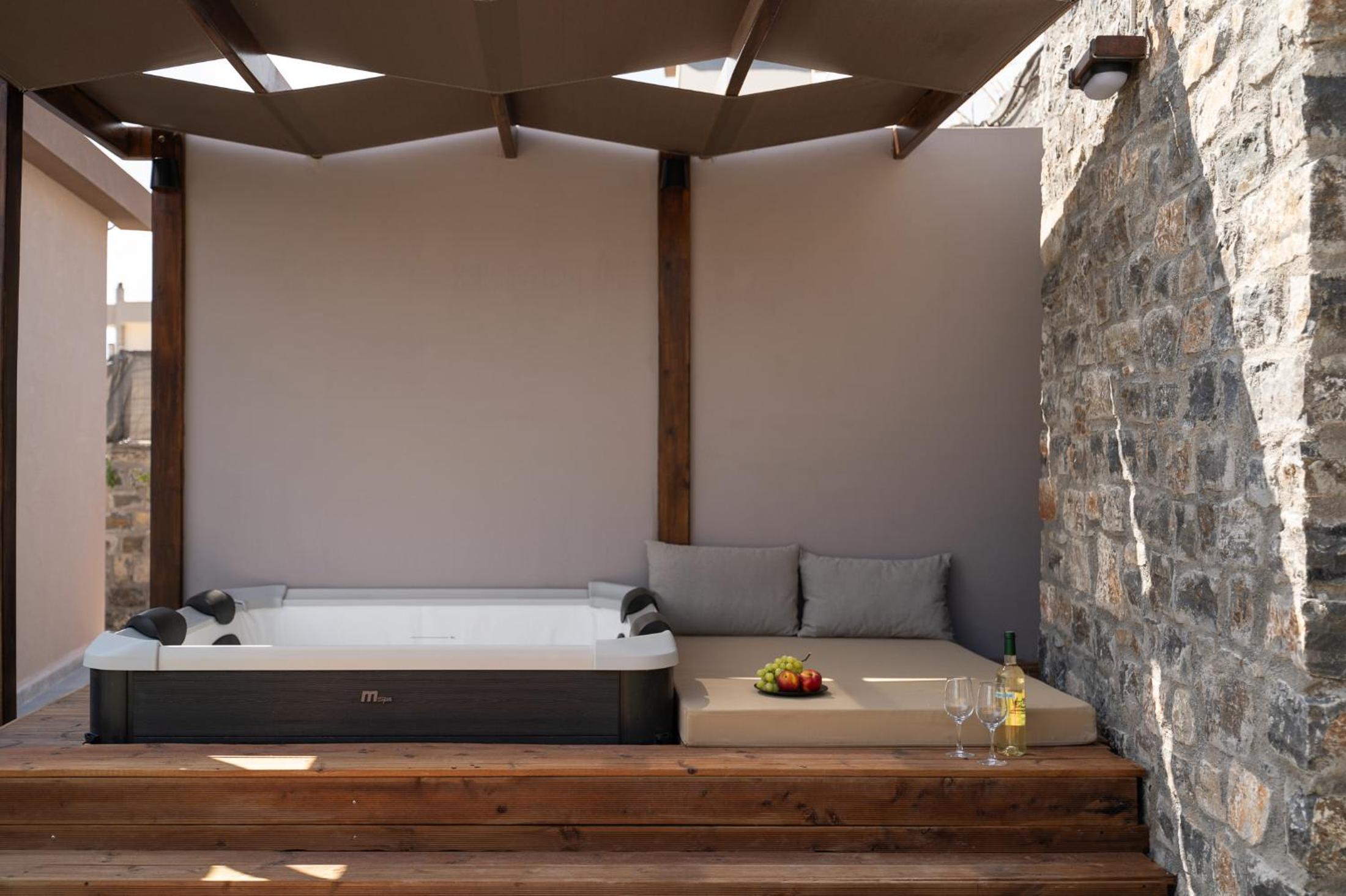 Majestic Manor with outdoor Jacuzzi by 8essentially view 4