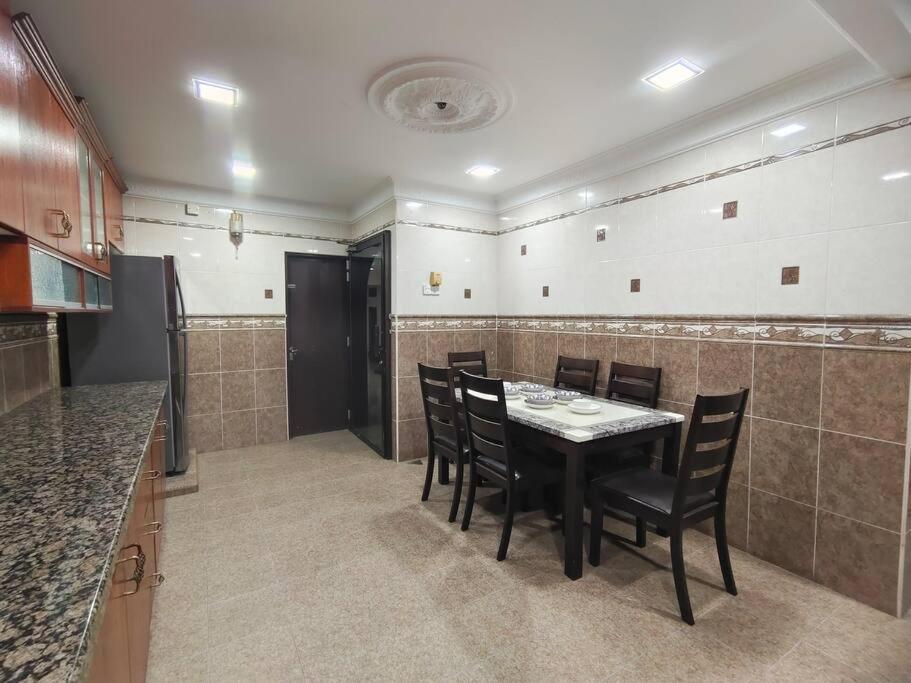 Corner Nostalgic Home 16-18Pax photo 3