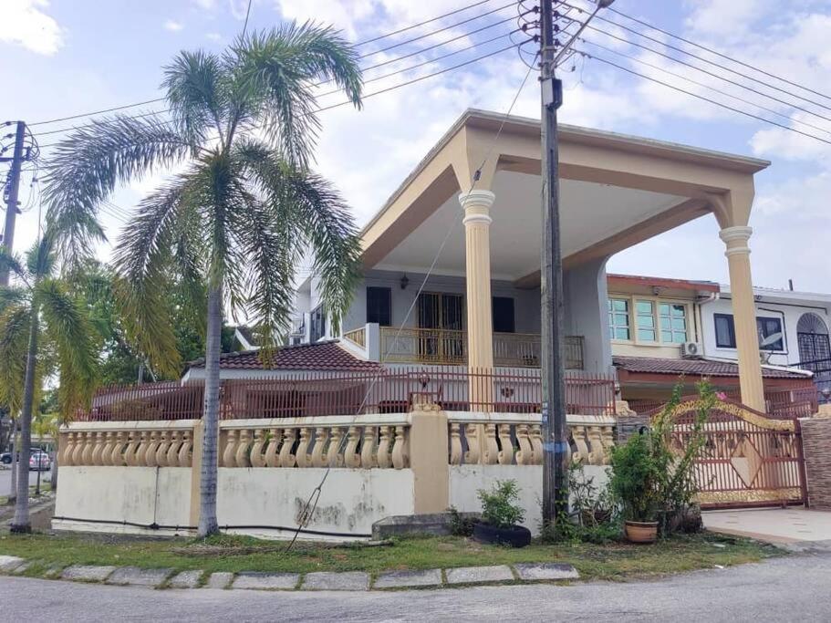Corner Nostalgic Home 16-18Pax photo 6