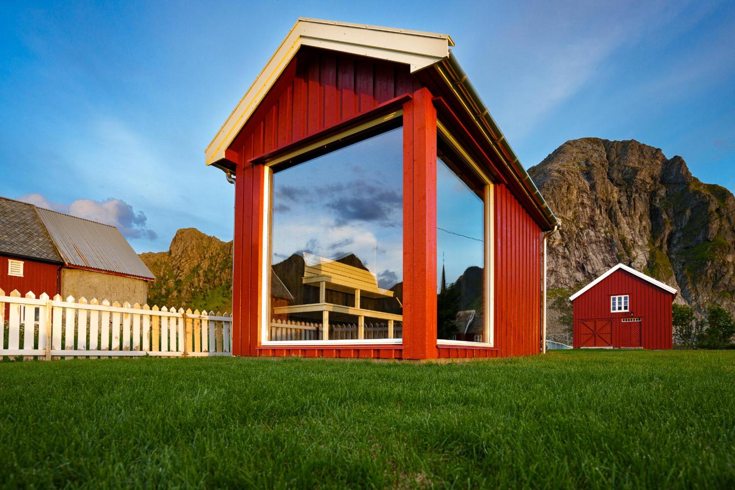 The Old Vicarage - Flakstad Lofoten view 2