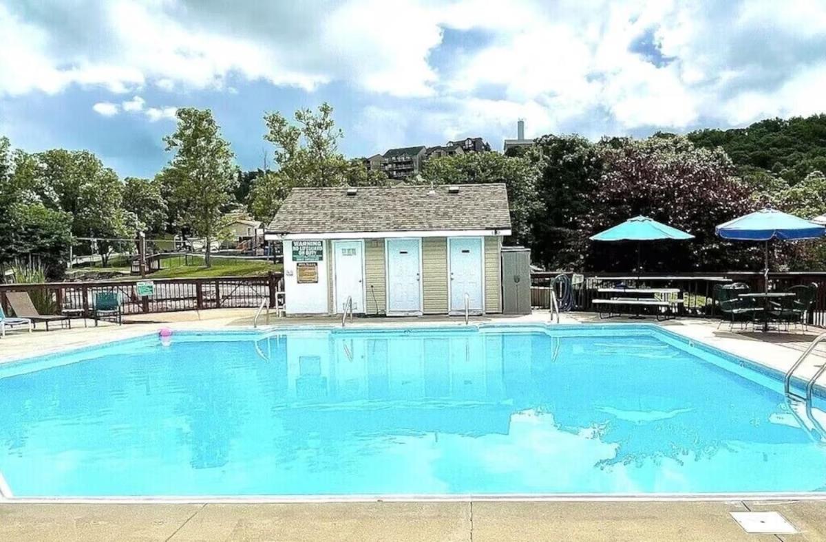 Beautiful Branson Getaway-Next to Silver Dollar City &Tablerock-Family Amenities view 3
