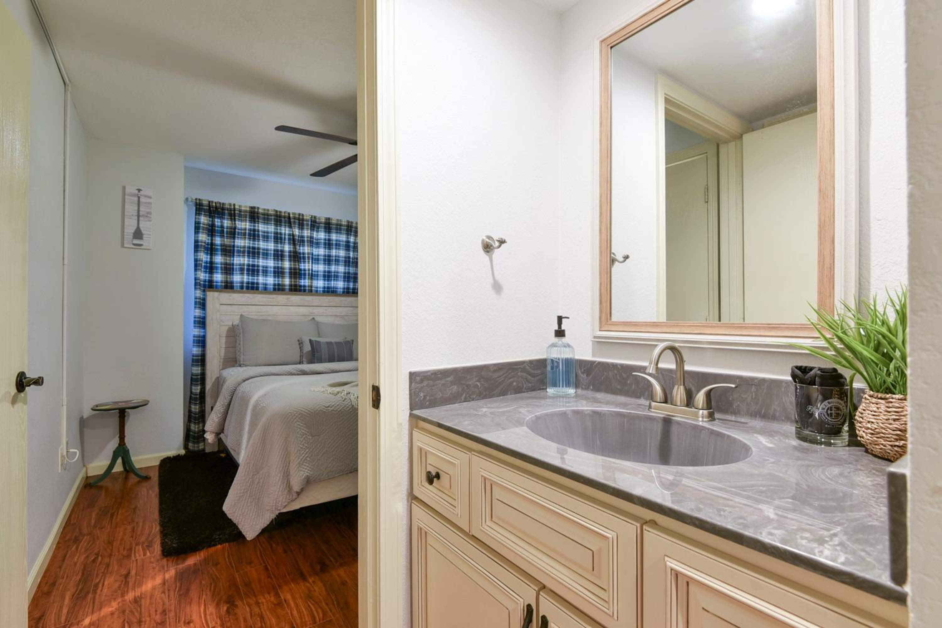 Beautiful Branson Getaway-Next to Silver Dollar City &Tablerock-Family Amenities view 5