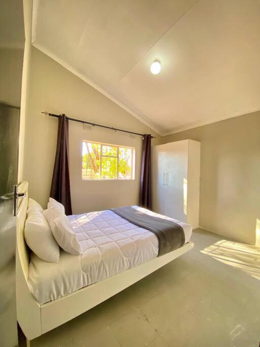 Down Town Delight - 2BR Budget Retreat