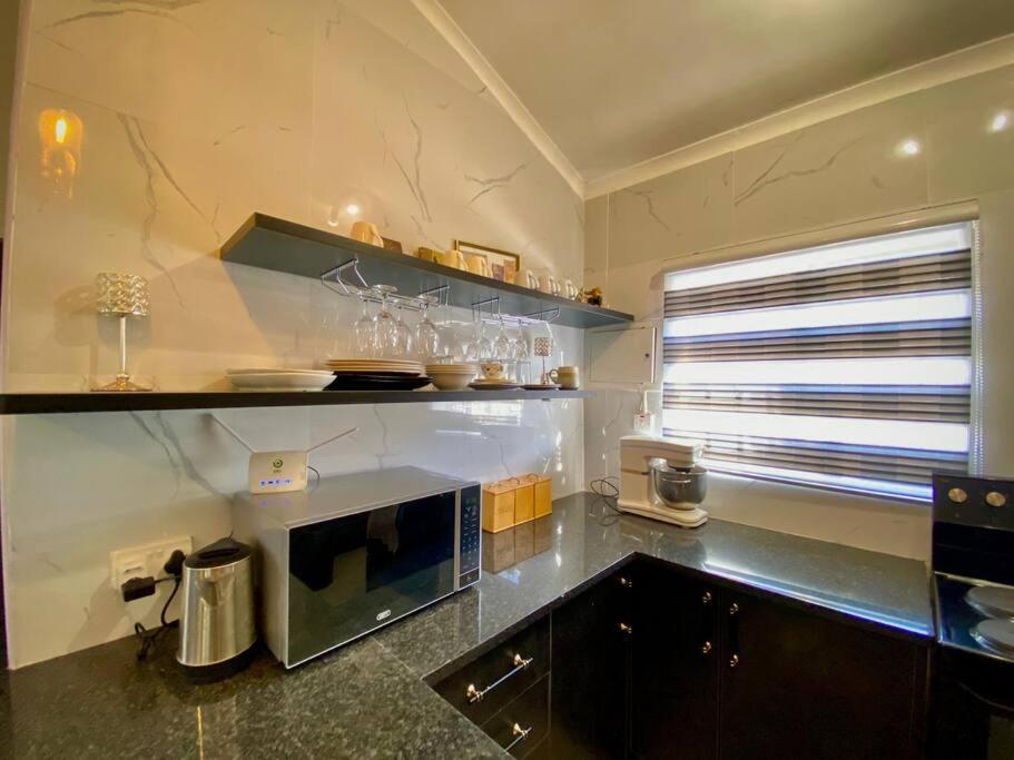 Down Town Delight - 2BR Budget Retreat