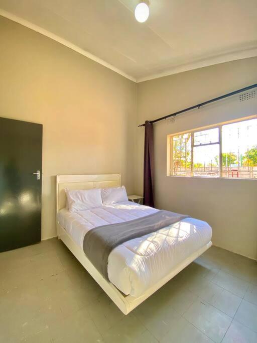 Down Town Delight - 2BR Budget Retreat