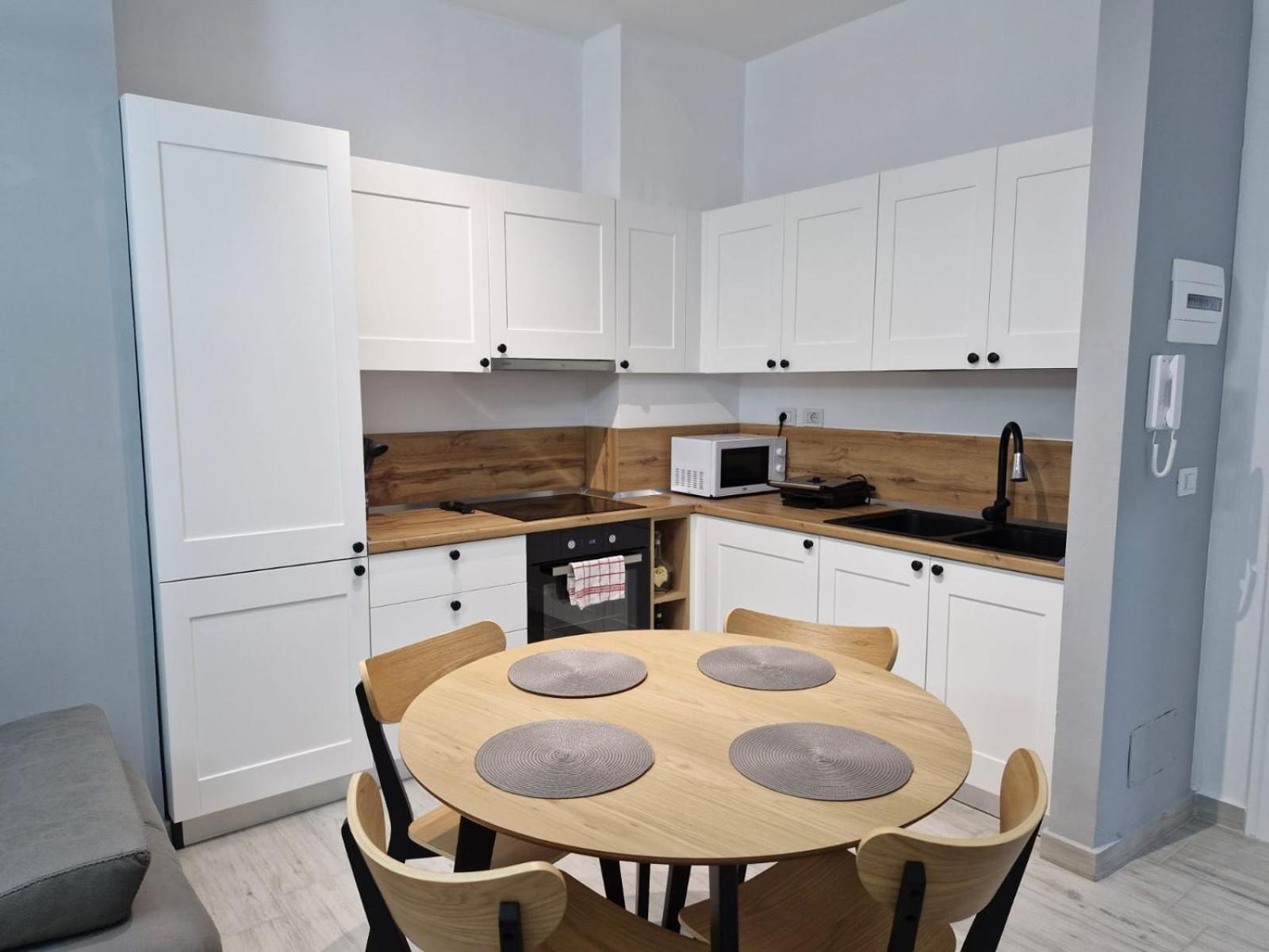 Aurora apartment Qerret