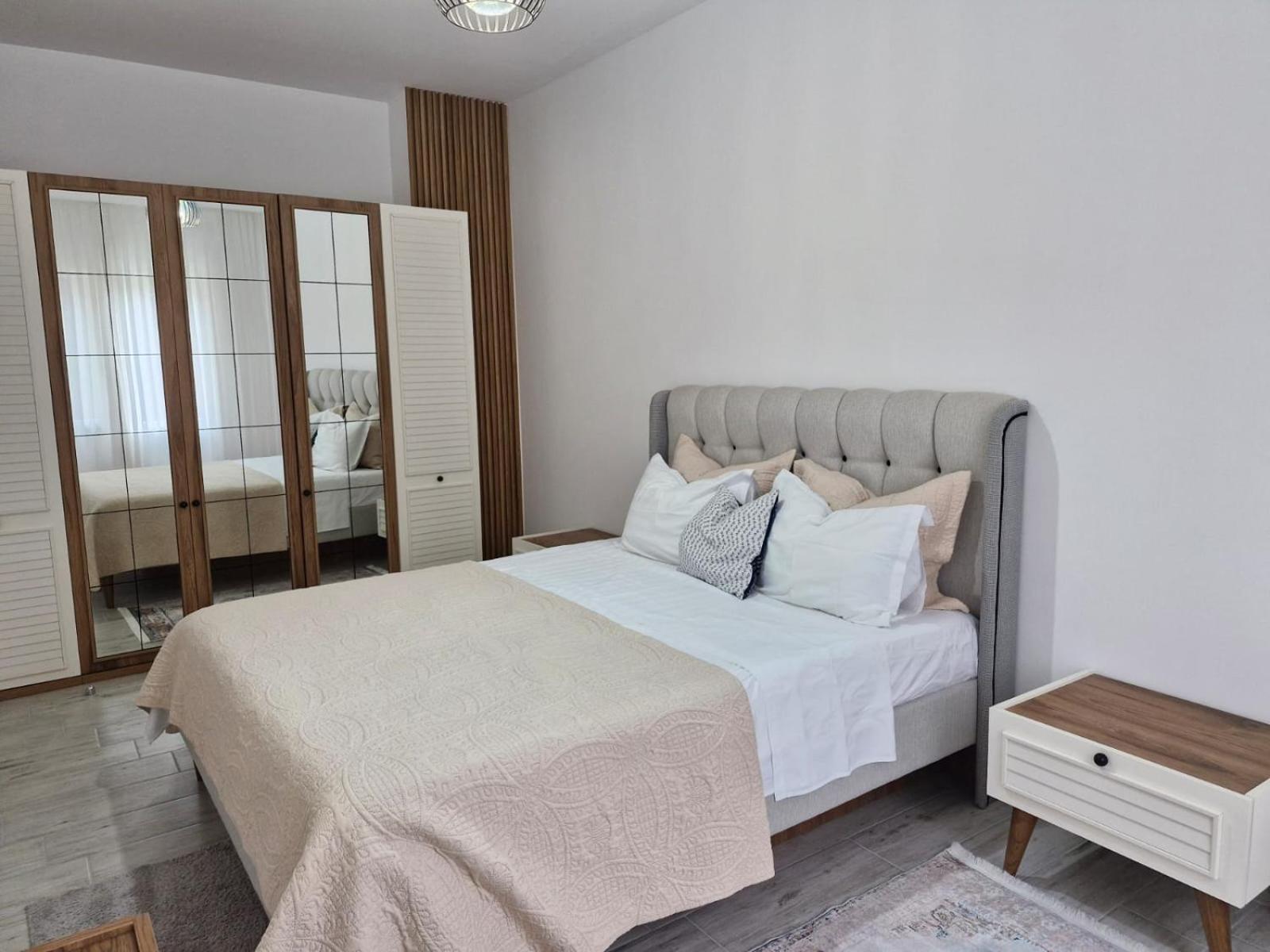 Aurora apartment Qerret