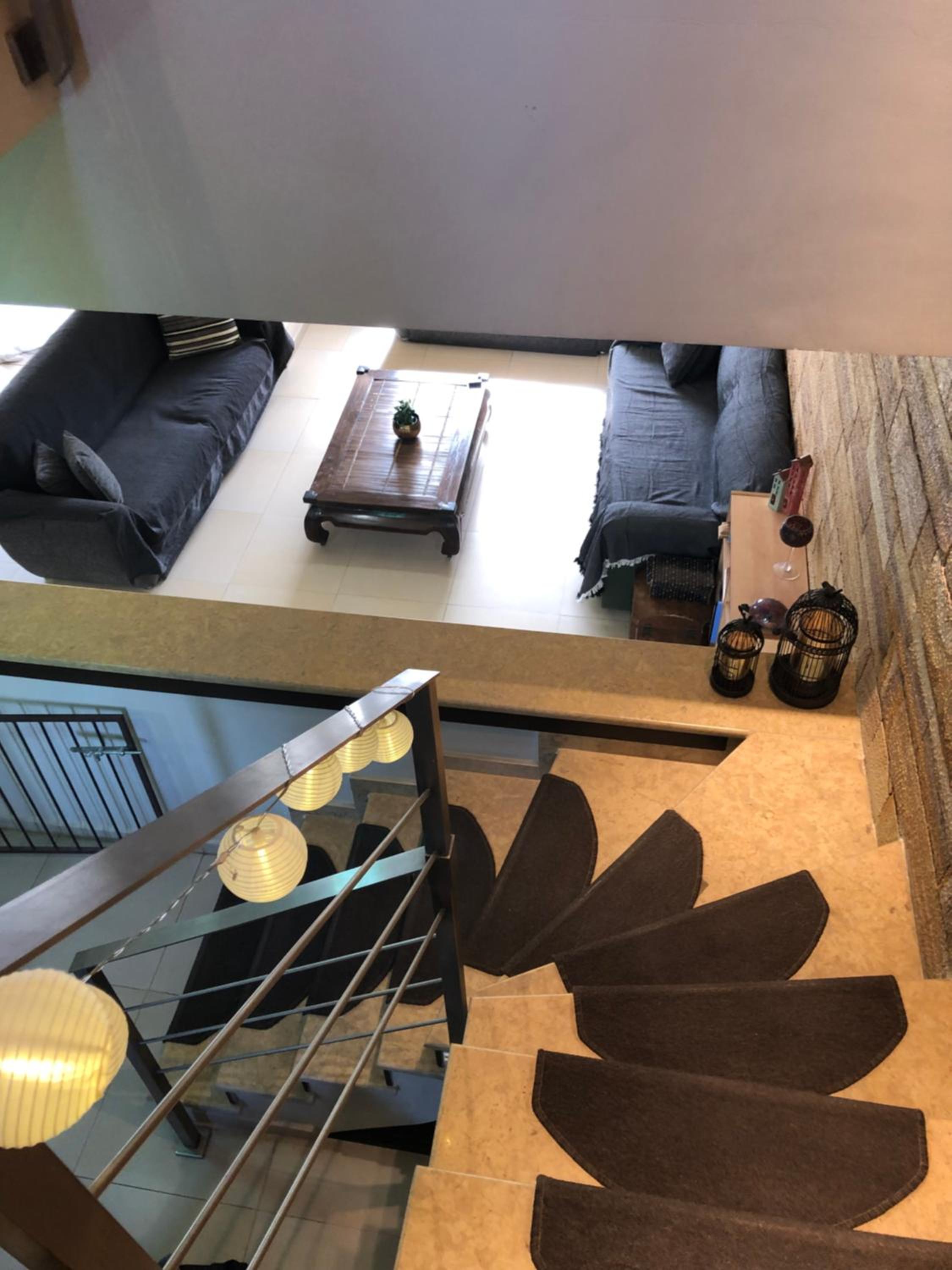 Angela quiet, modern house