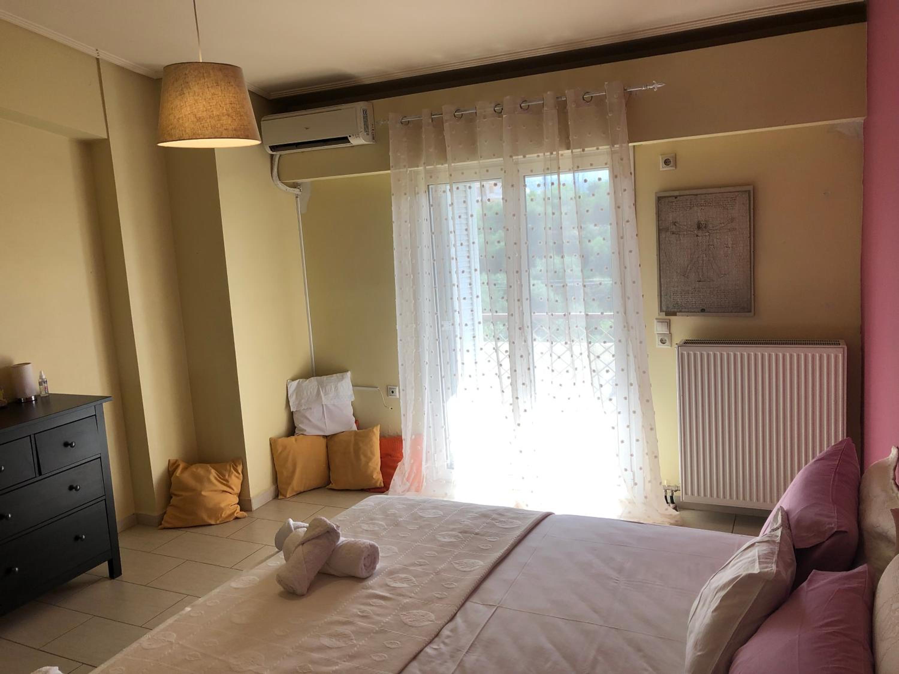 Angela quiet, modern house