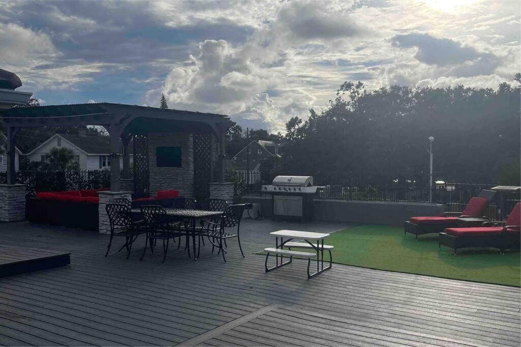 LUXURY 6000 sqft Mansion in Downtown Orlando Sleeps 12
