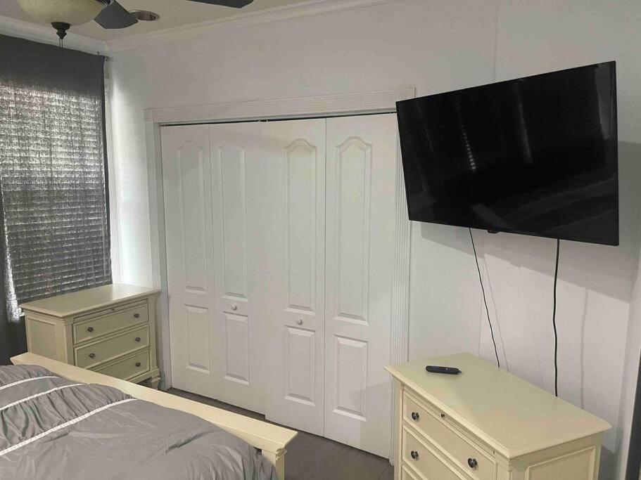 LUXURY 6000 sqft Mansion in Downtown Orlando Sleeps 12
