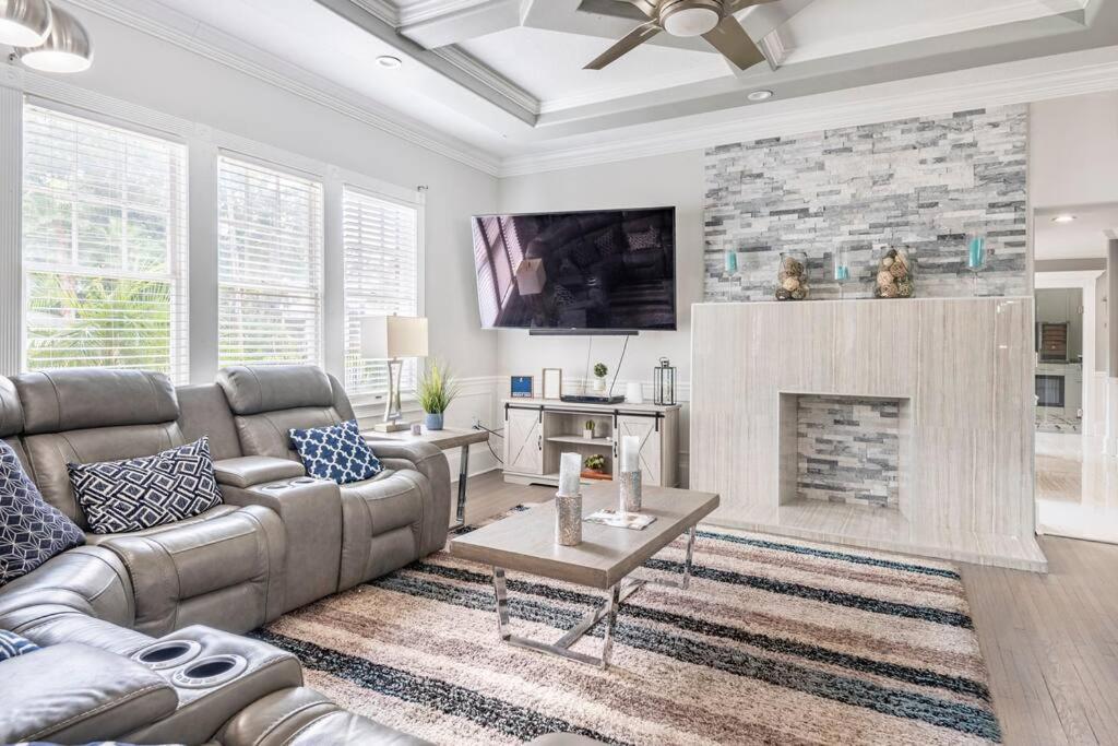 LUXURY 6000 sqft Mansion in Downtown Orlando Sleeps 12