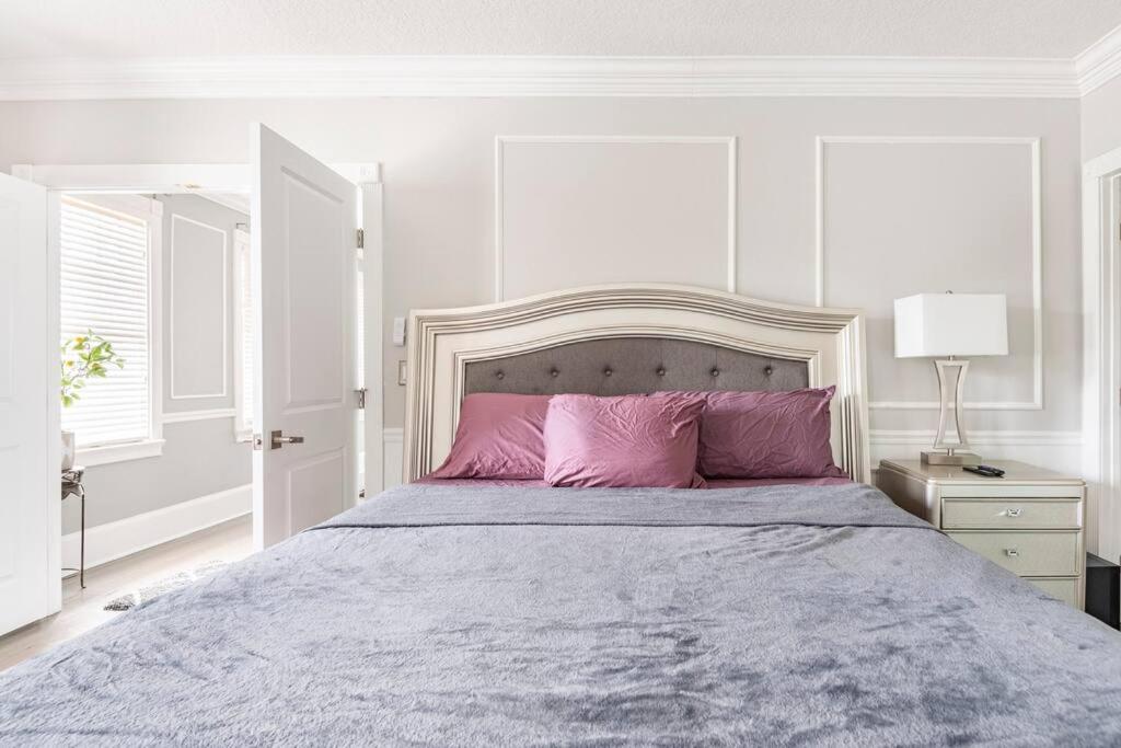 LUXURY 6000 sqft Mansion in Downtown Orlando Sleeps 12