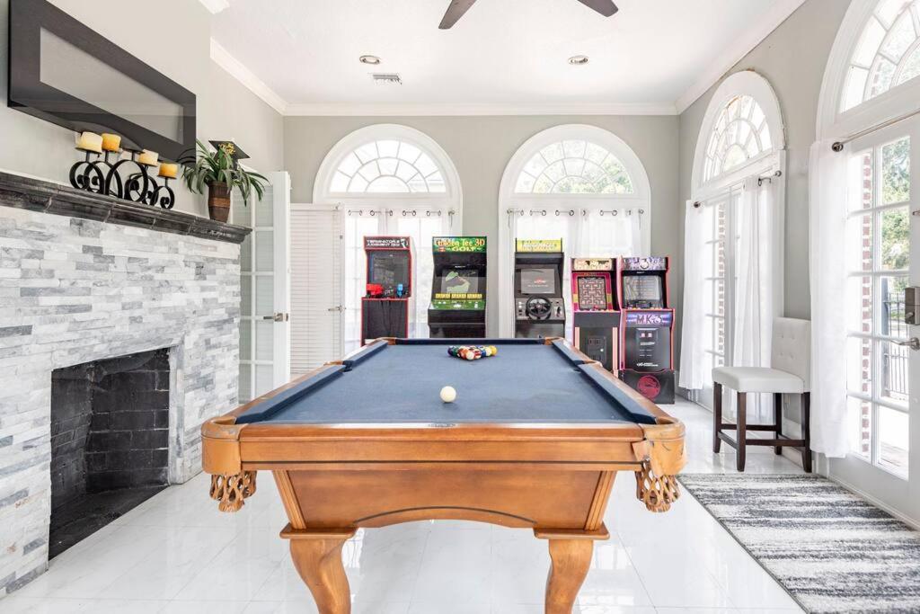 LUXURY 6000 sqft Mansion in Downtown Orlando Sleeps 12