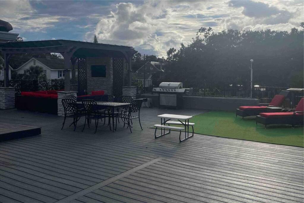 LUXURY 6000 sqft Mansion in Downtown Orlando Sleeps 12