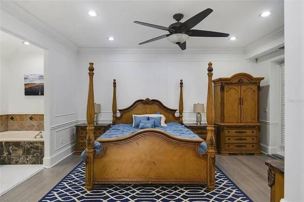 LUXURY 6000 sqft Mansion in Downtown Orlando Sleeps 12