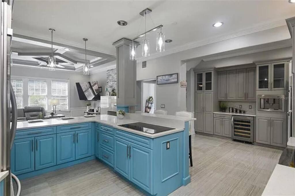LUXURY 6000 sqft Mansion in Downtown Orlando Sleeps 12