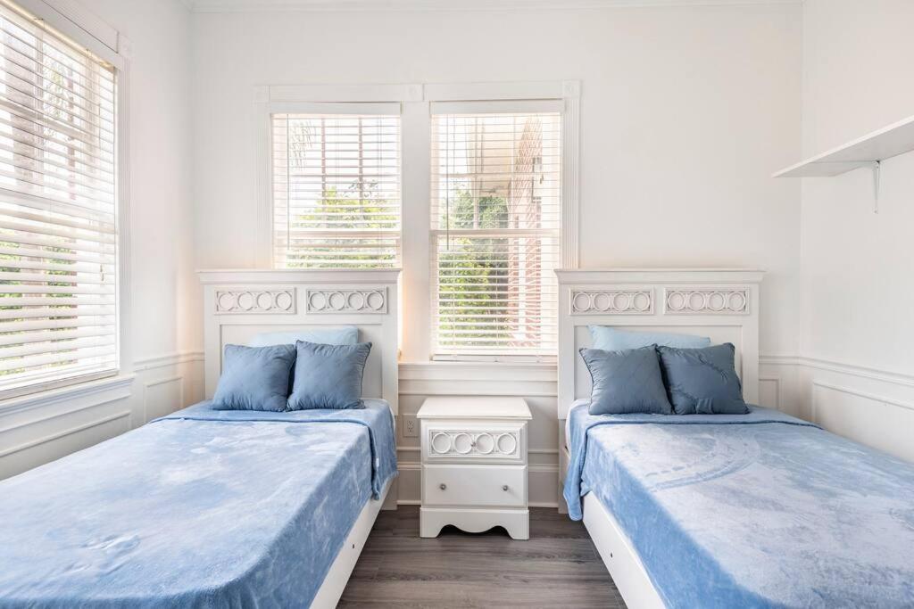 LUXURY 6000 sqft Mansion in Downtown Orlando Sleeps 12