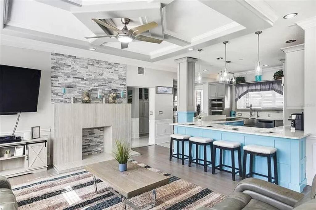 LUXURY 6000 sqft Mansion in Downtown Orlando Sleeps 12