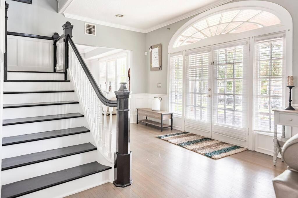 LUXURY 6000 sqft Mansion in Downtown Orlando Sleeps 12
