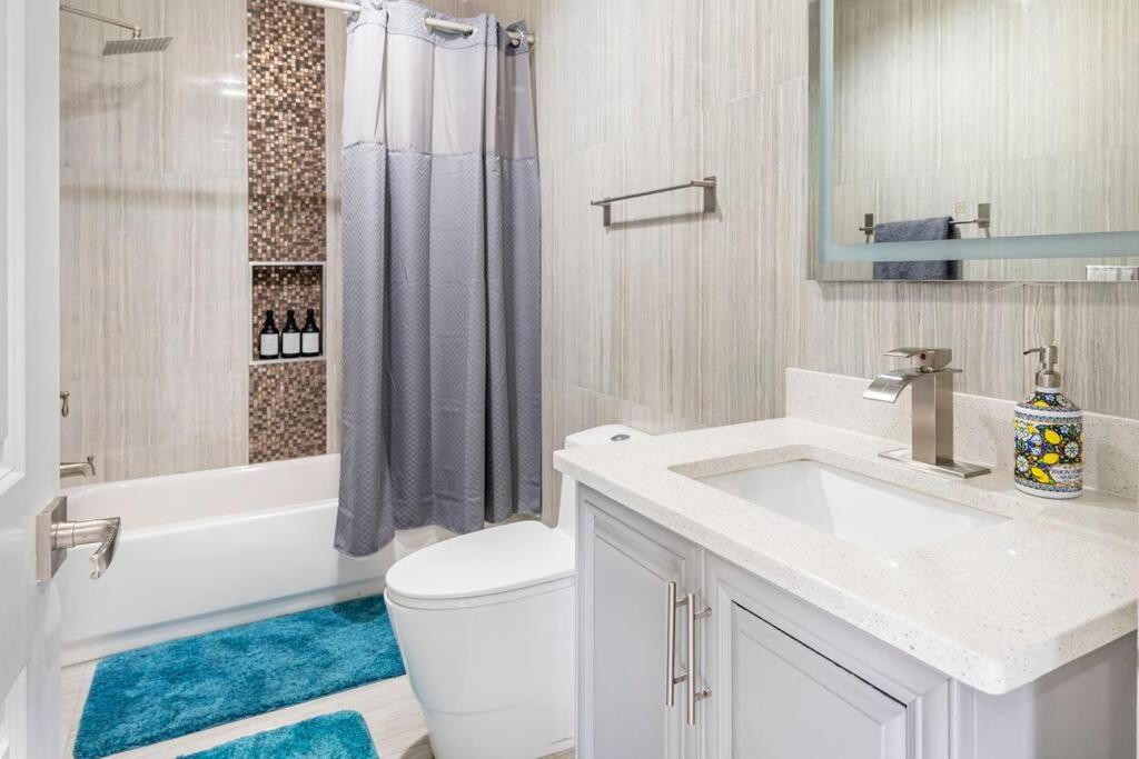 LUXURY 6000 sqft Mansion in Downtown Orlando Sleeps 12