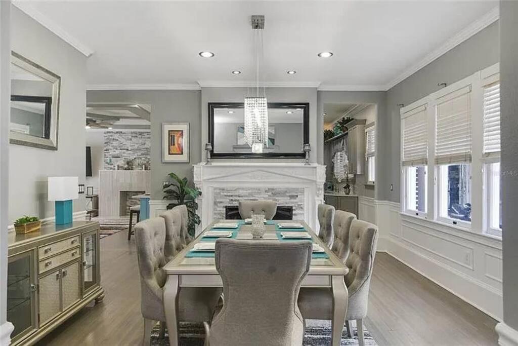 LUXURY 6000 sqft Mansion in Downtown Orlando Sleeps 12