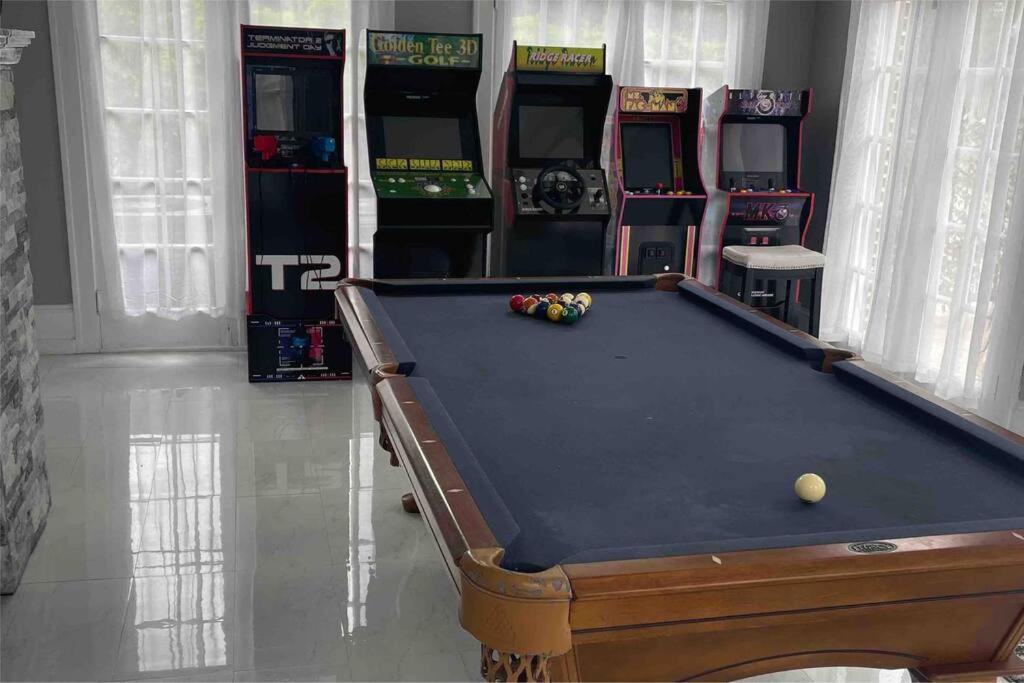 LUXURY 6000 sqft Mansion in Downtown Orlando Sleeps 12