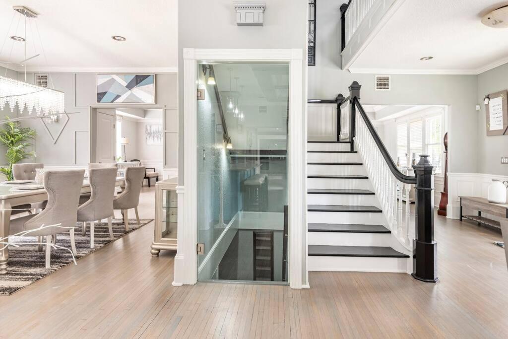 LUXURY 6000 sqft Mansion in Downtown Orlando Sleeps 12