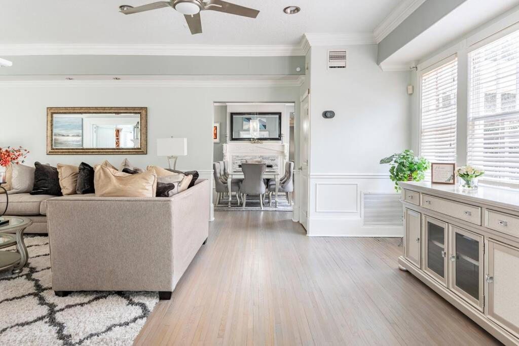 LUXURY 6000 sqft Mansion in Downtown Orlando Sleeps 12