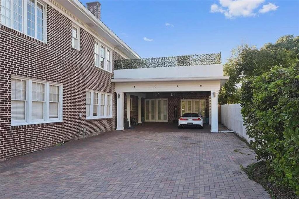 LUXURY 6000 sqft Mansion in Downtown Orlando Sleeps 12