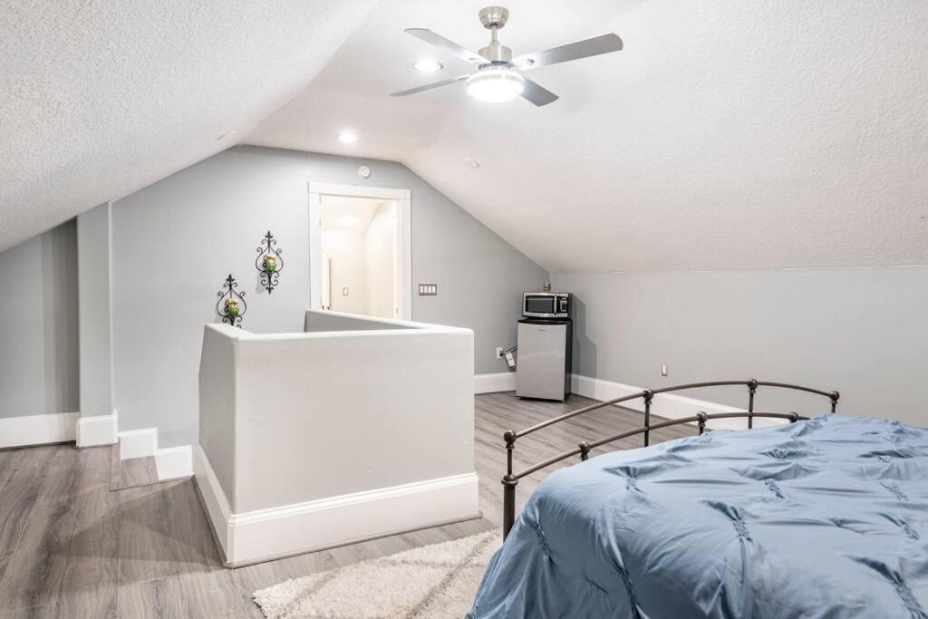 LUXURY 6000 sqft Mansion in Downtown Orlando Sleeps 12