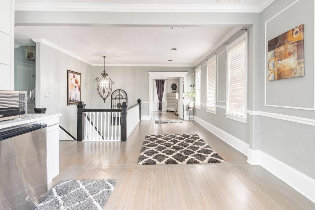 LUXURY 6000 sqft Mansion in Downtown Orlando Sleeps 12