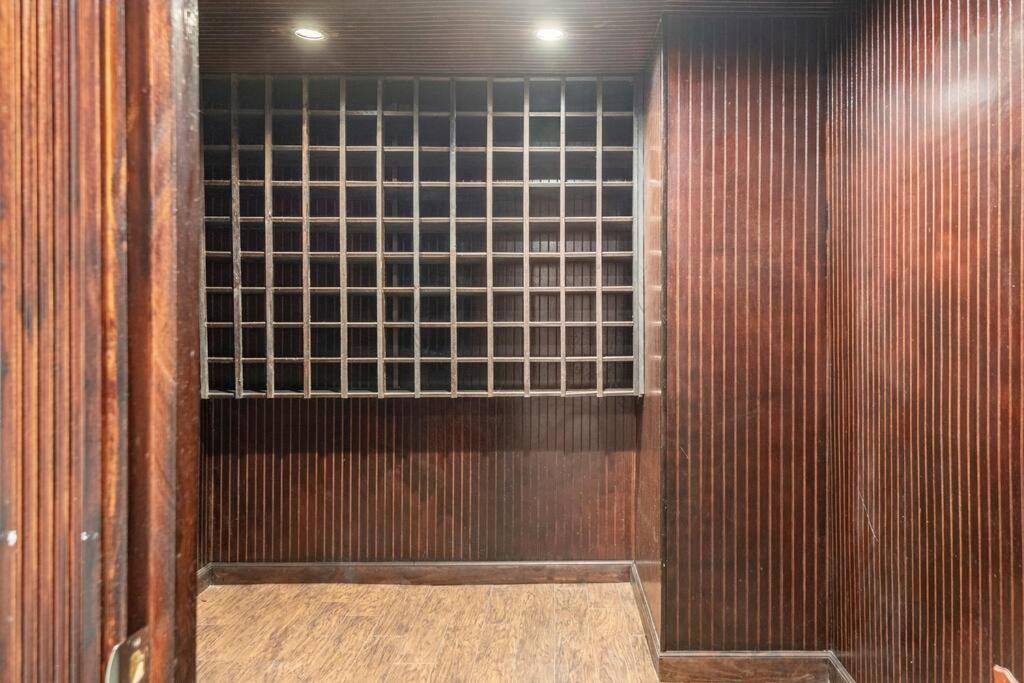 LUXURY 6000 sqft Mansion in Downtown Orlando Sleeps 12