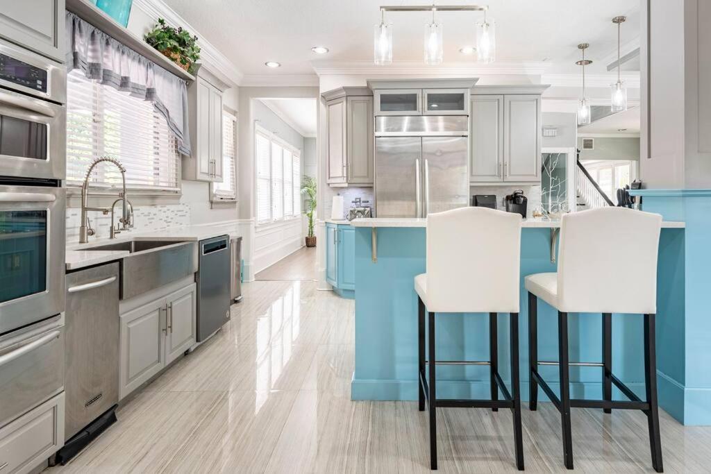 LUXURY 6000 sqft Mansion in Downtown Orlando Sleeps 12