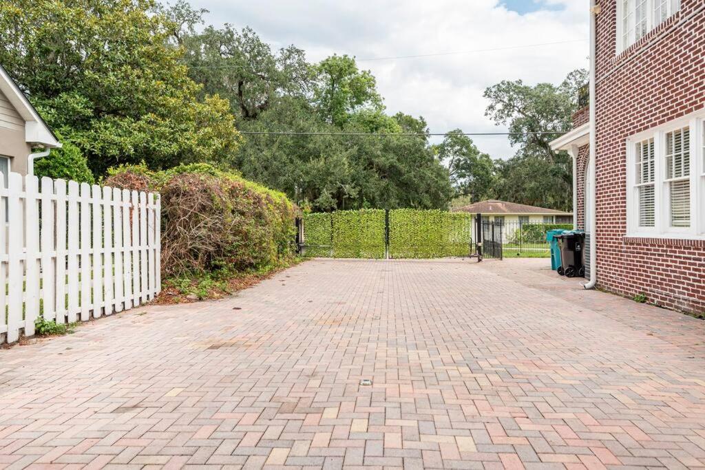 LUXURY 6000 sqft Mansion in Downtown Orlando Sleeps 12