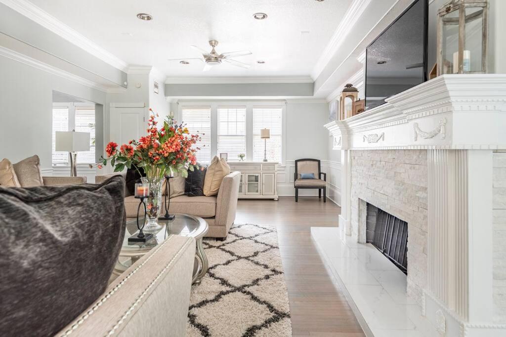 LUXURY 6000 sqft Mansion in Downtown Orlando Sleeps 12