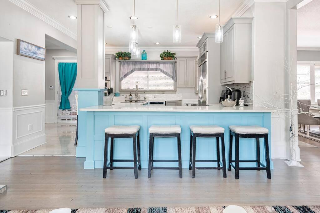 LUXURY 6000 sqft Mansion in Downtown Orlando Sleeps 12