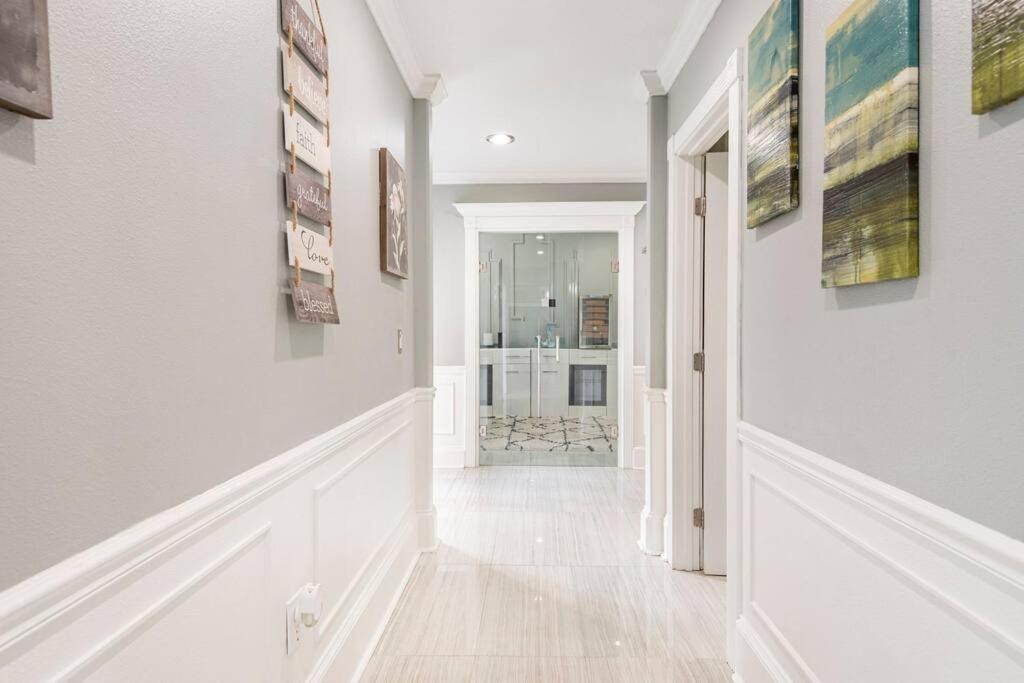 LUXURY 6000 sqft Mansion in Downtown Orlando Sleeps 12