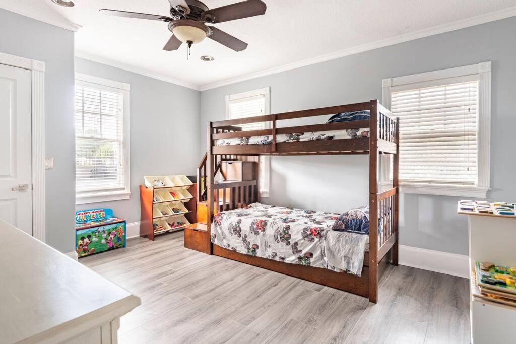 LUXURY 6000 sqft Mansion in Downtown Orlando Sleeps 12