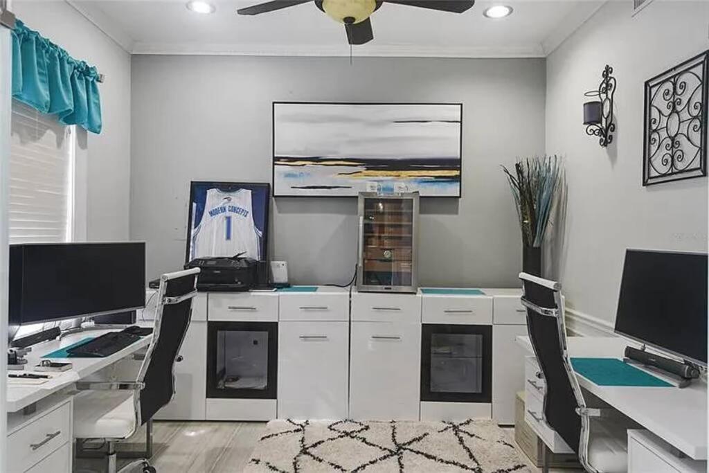 LUXURY 6000 sqft Mansion in Downtown Orlando Sleeps 12