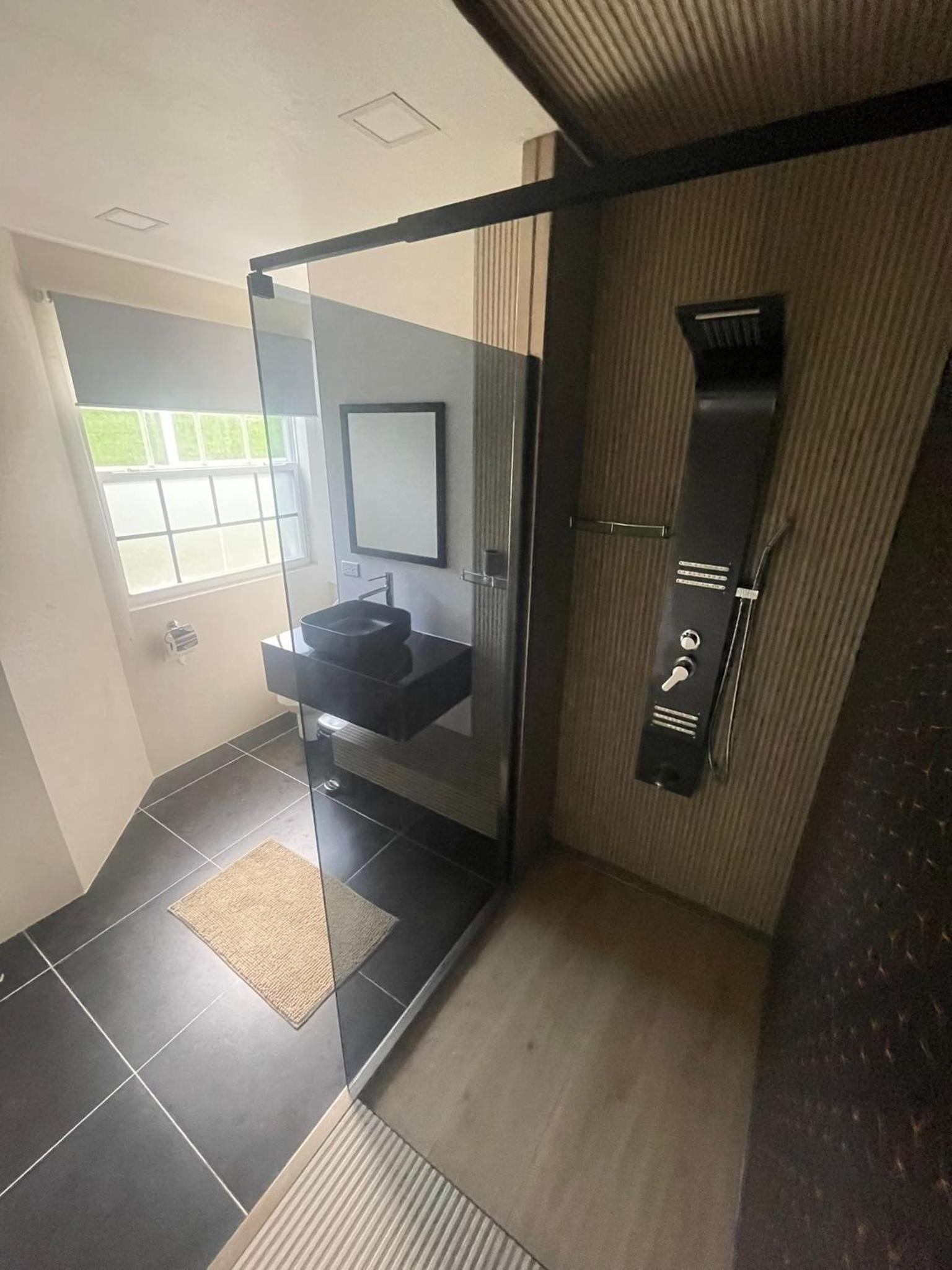 Scarlett Studios 1-US EMBASSY & America Uni 7 Mins Drive- Lloyd Erskine Centre & Ross Uni 5 Mins Drive - Holidays-The 1 Night Res Inc AIRPORT & EMBASSY Rou