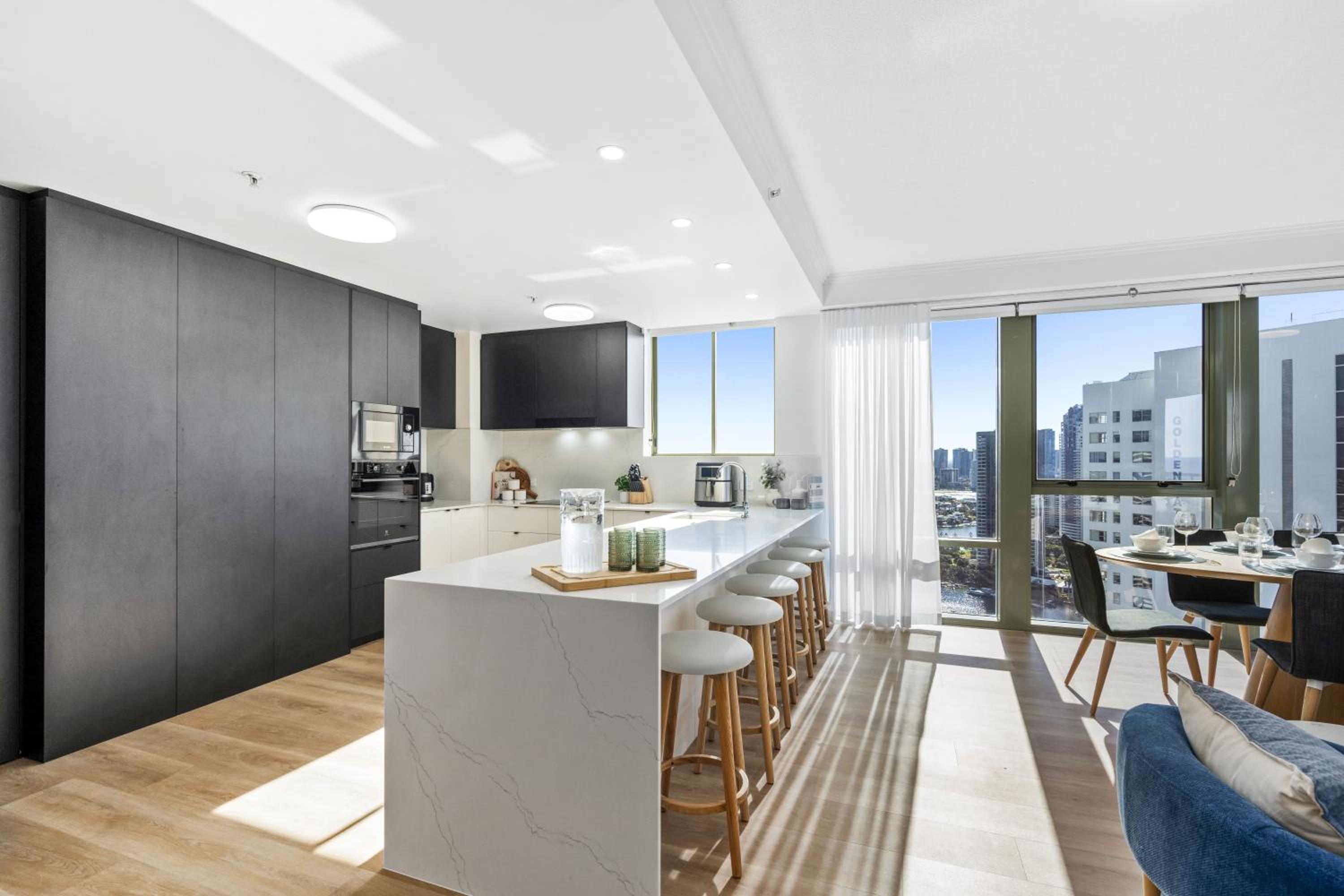 Prime Views from 4 Bedroom NEWLY RENOVATED Ocean Unit at Sun City - Q Stay