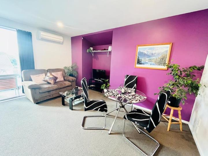 City Fringe Private Room - Your Urban Escape! view 4