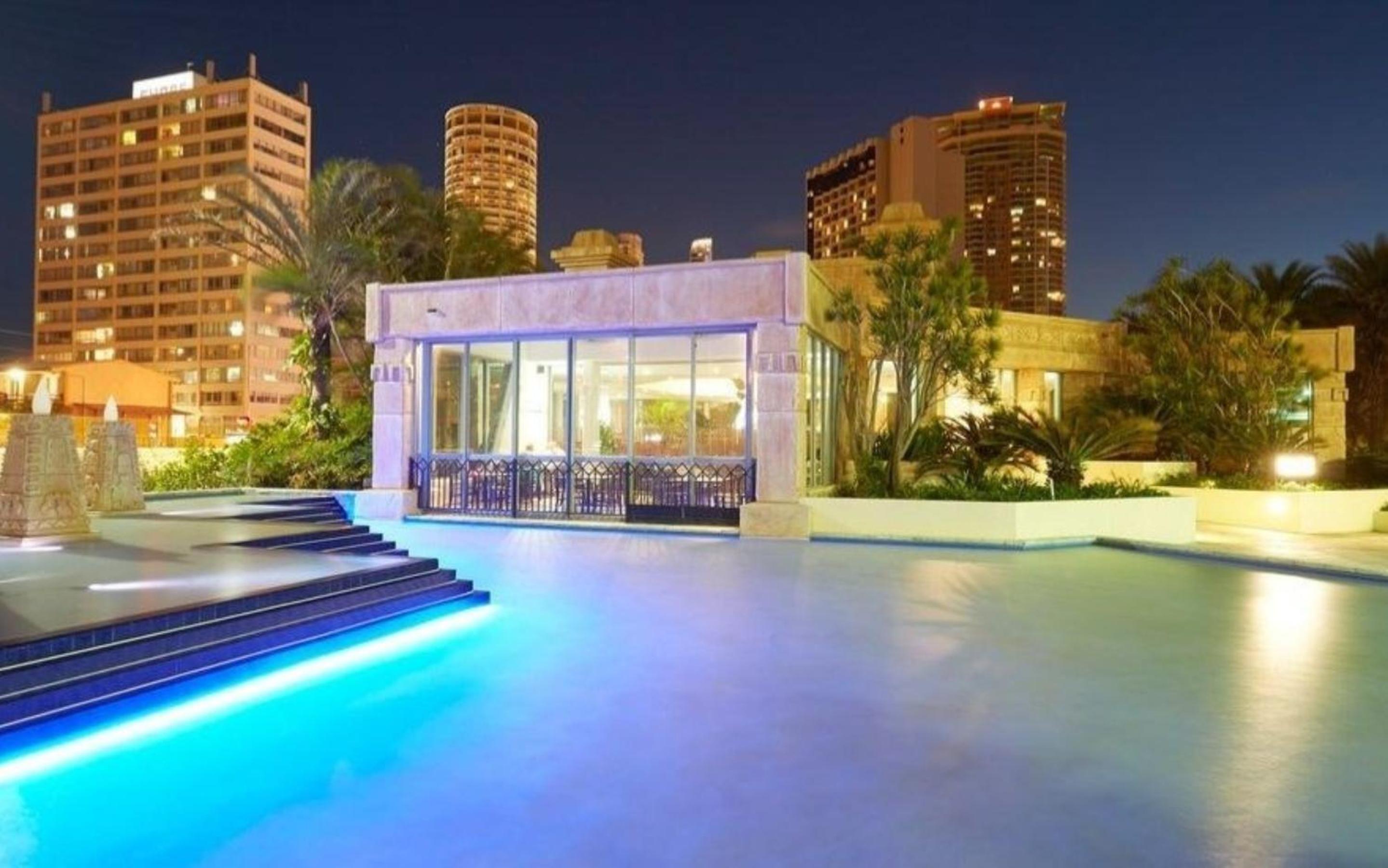 Prime Views from 4 Bedroom NEWLY RENOVATED Ocean Unit at Sun City - Q Stay