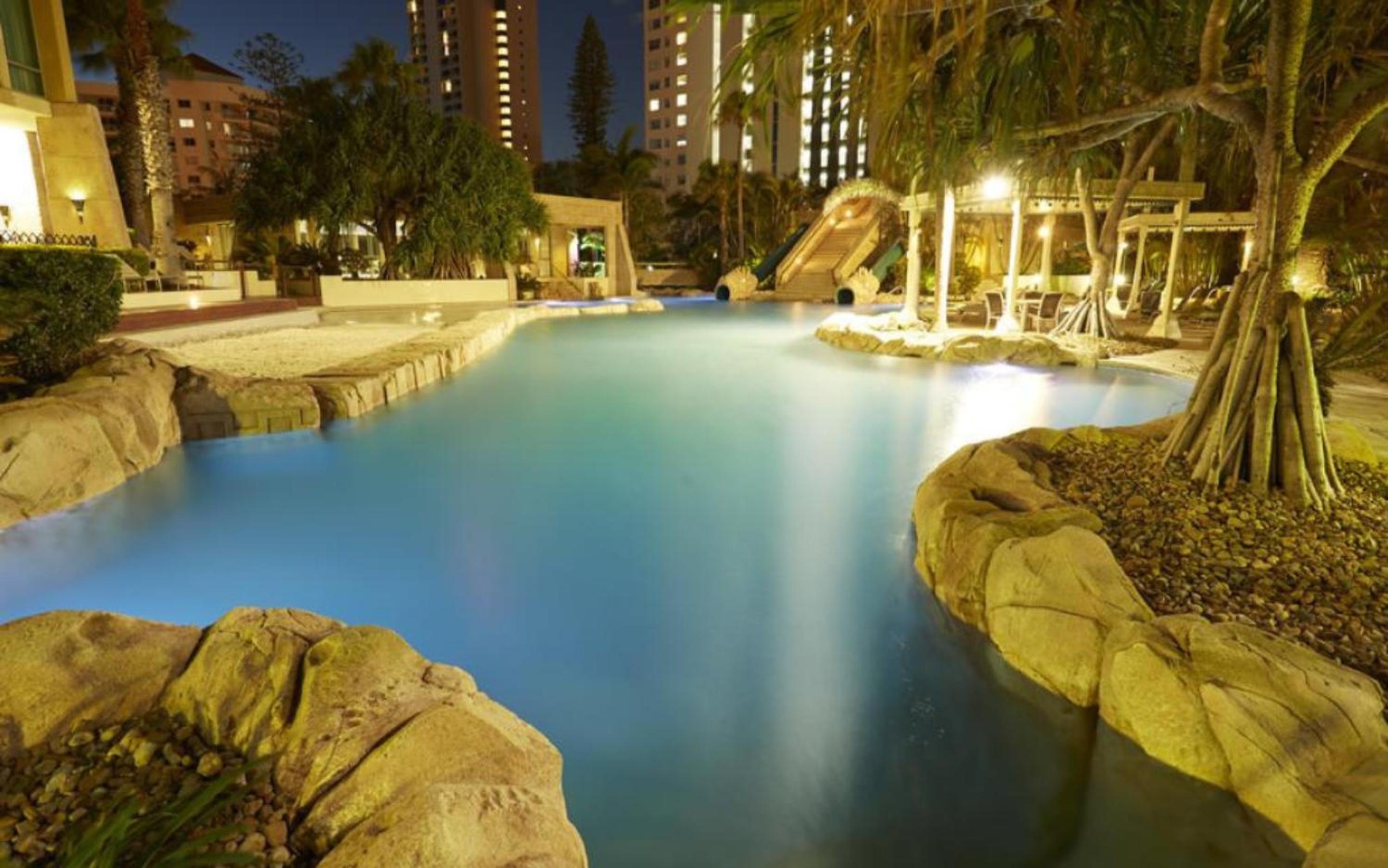Prime Views from 4 Bedroom NEWLY RENOVATED Ocean Unit at Sun City - Q Stay
