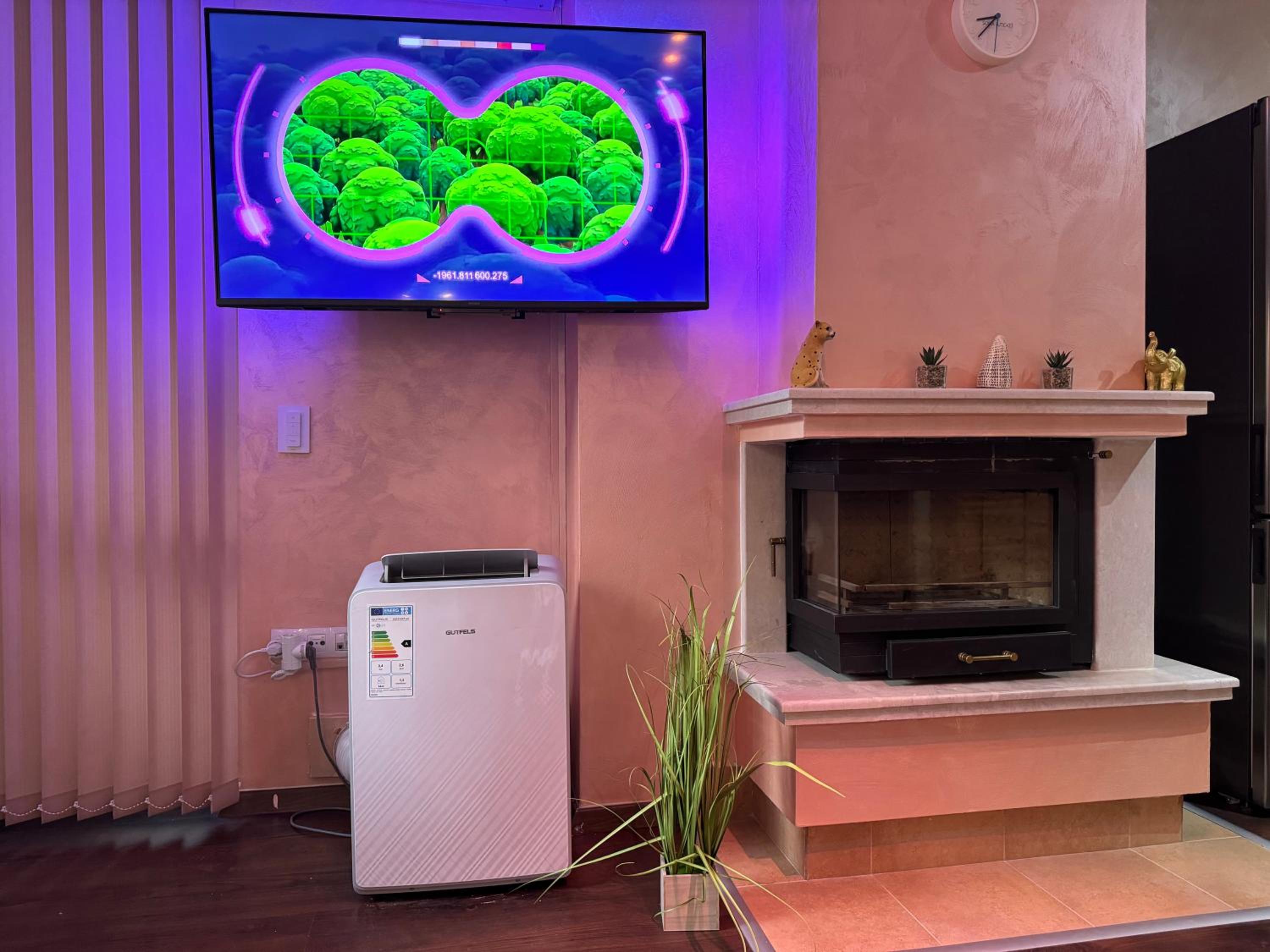 2-bedroom, 2-bathroom with fireplace and garden at Winslow Infinity