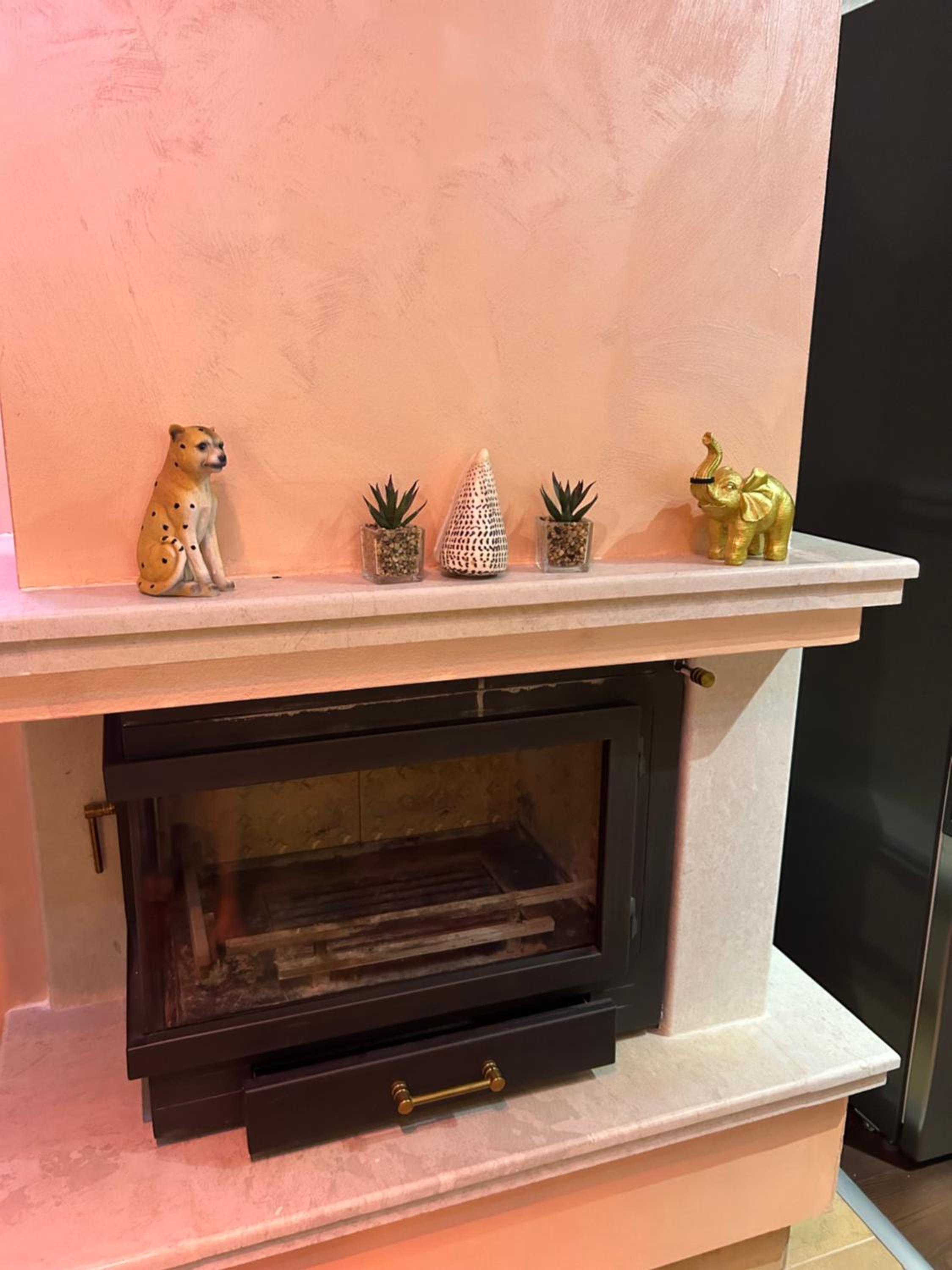 2-bedroom, 2-bathroom with fireplace and garden at Winslow Infinity