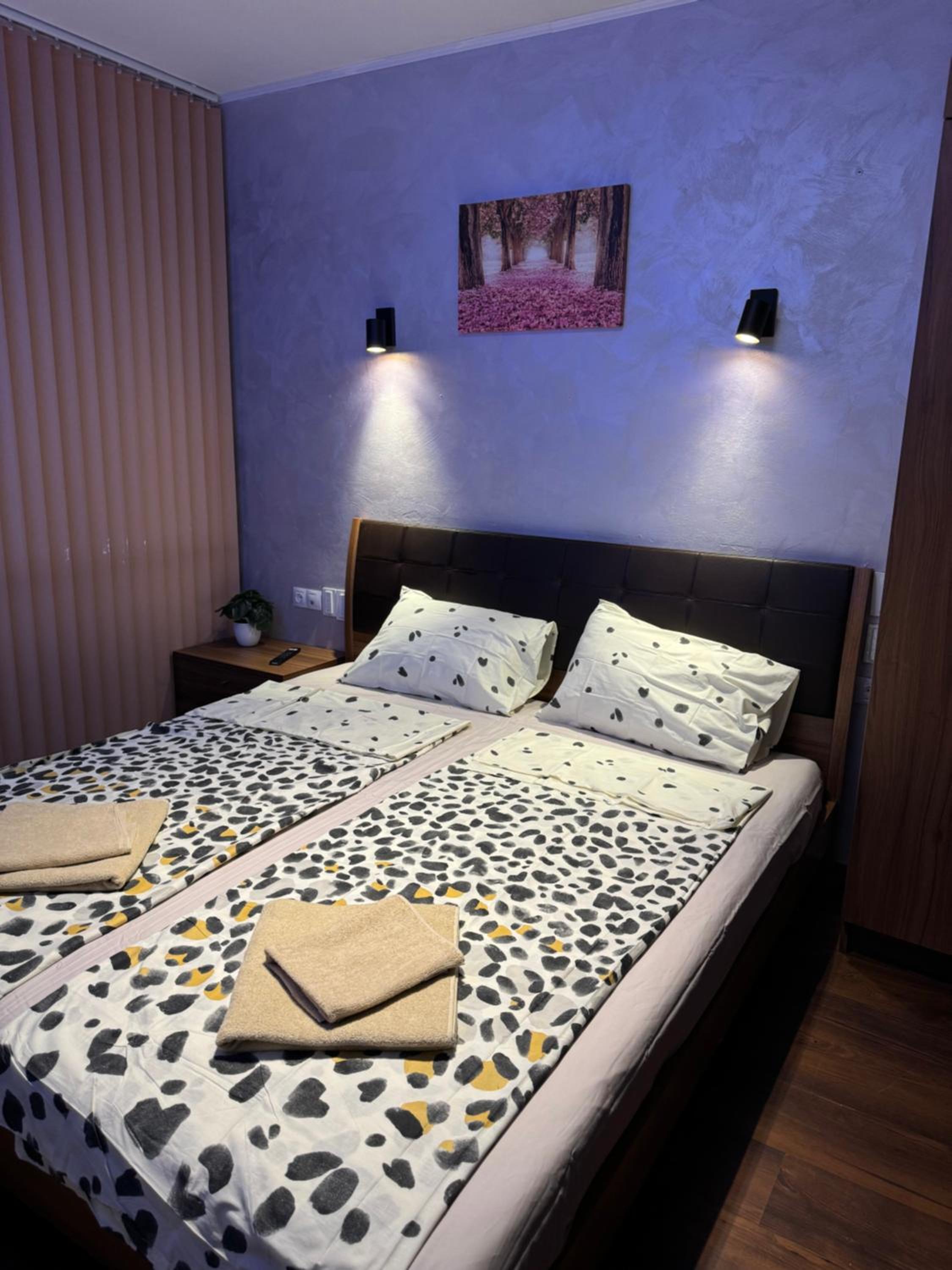 2-bedroom, 2-bathroom with fireplace and garden at Winslow Infinity