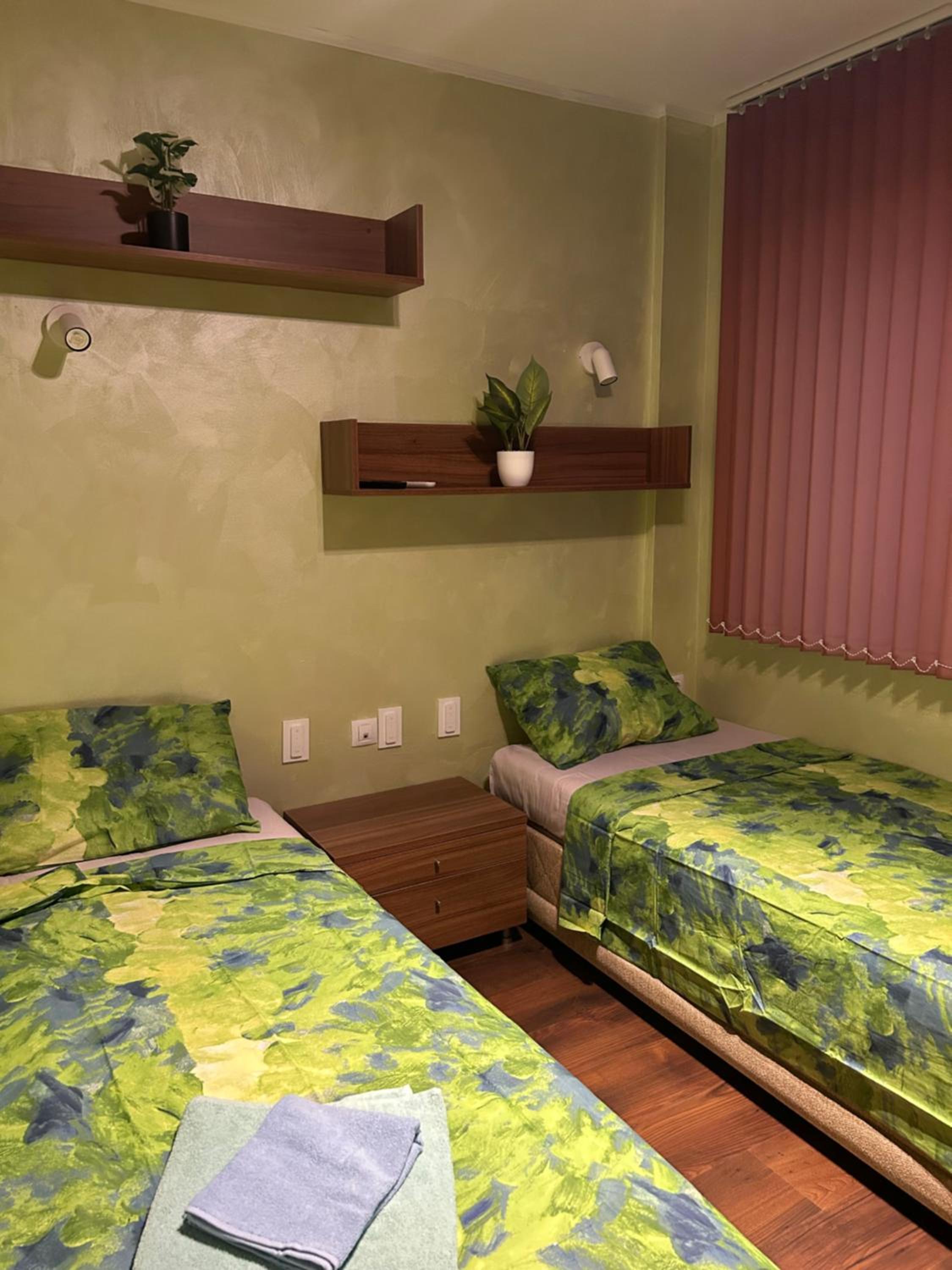2-bedroom, 2-bathroom with fireplace and garden at Winslow Infinity
