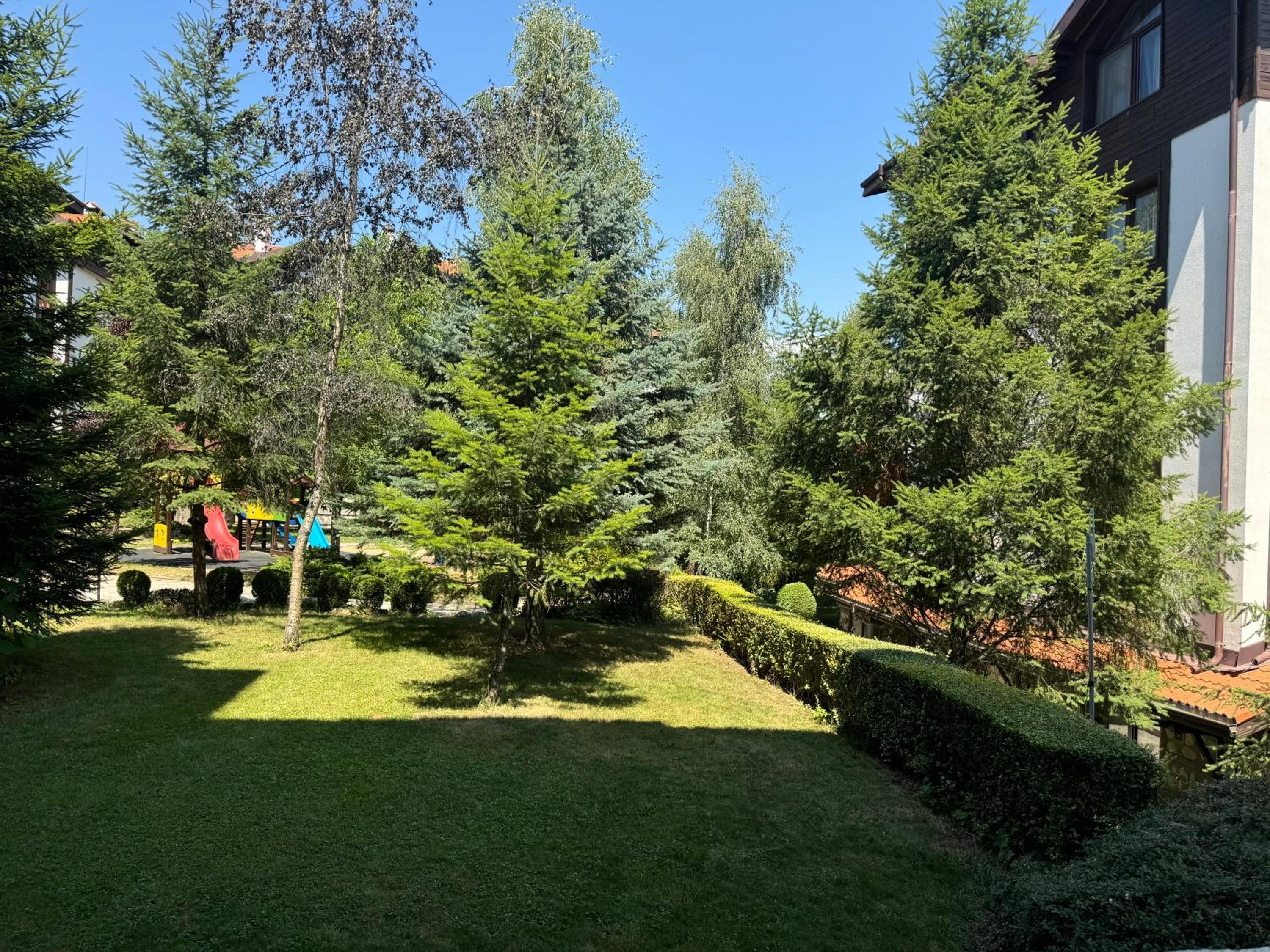 2-bedroom, 2-bathroom with fireplace and garden at Winslow Infinity